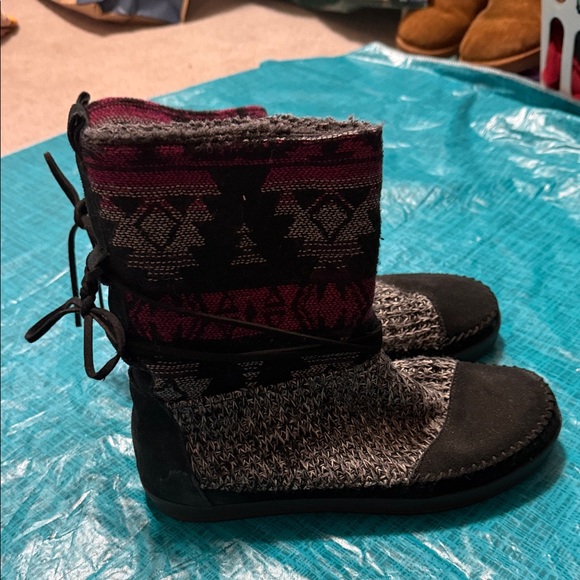 Toms Women's Knit Boots - Black and Burgundy - Picture 1 of 3